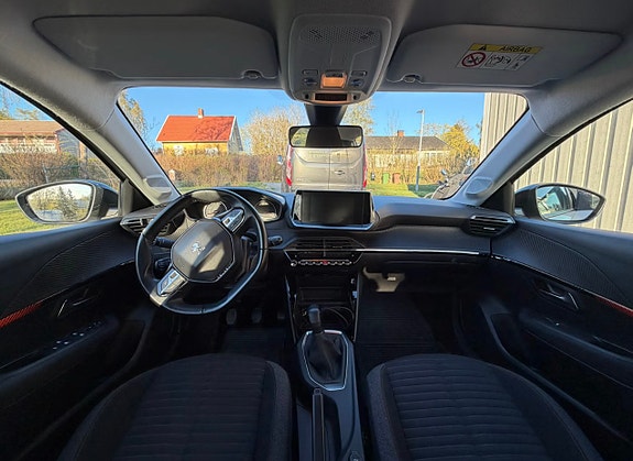 Peugeot 208 7 of 9