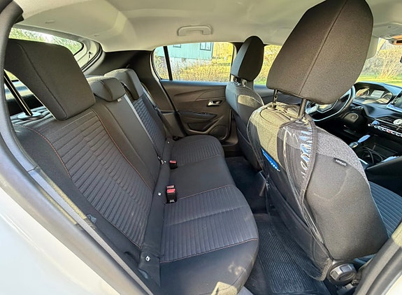 Peugeot 208 6 of 9