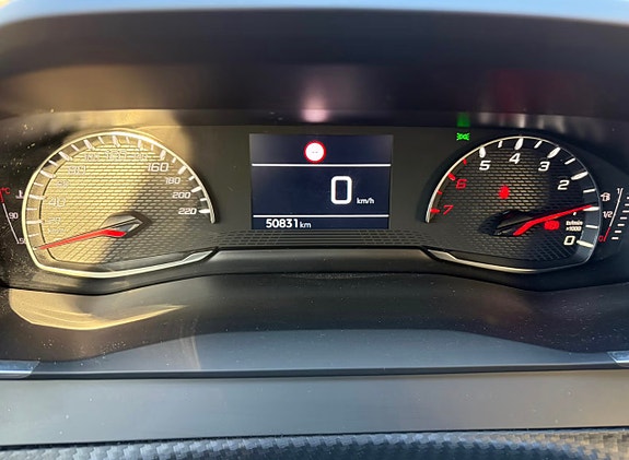 Peugeot 208 8 of 9
