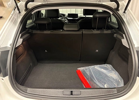 Peugeot 208 5 of 12