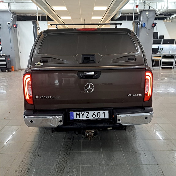 Mercedes-Benz X250 d 8 of 9