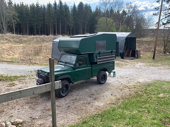 Land Rover Defender 110 6 of 6
