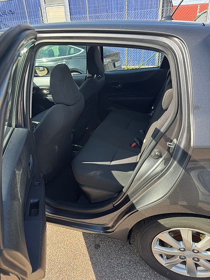 Toyota Yaris 8 of 10