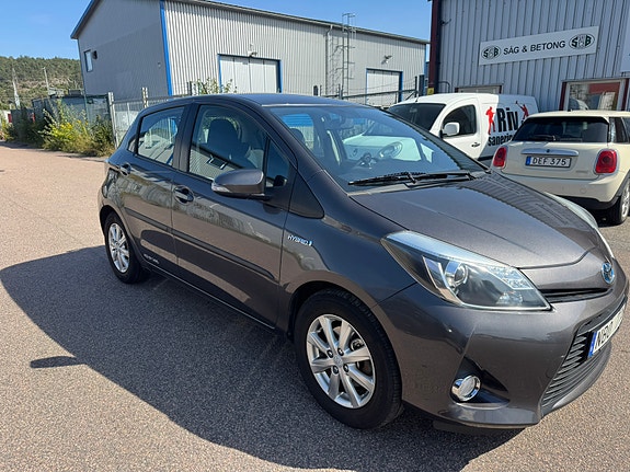 Toyota Yaris 3 of 10