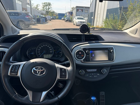 Toyota Yaris 4 of 10