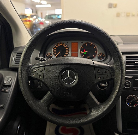 Mercedes-Benz B170 6 of 18