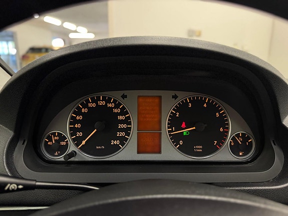 Mercedes-Benz B170 10 of 18