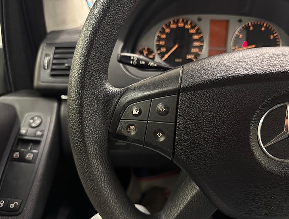 Mercedes-Benz B170 12 of 18