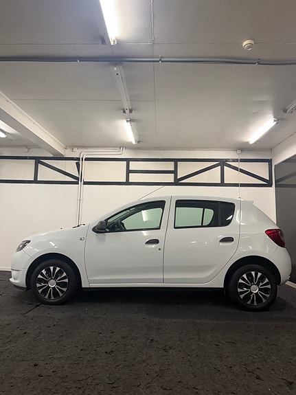 Dacia Sandero 2 of 9
