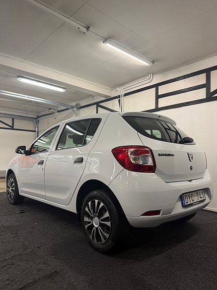 Dacia Sandero 3 of 9