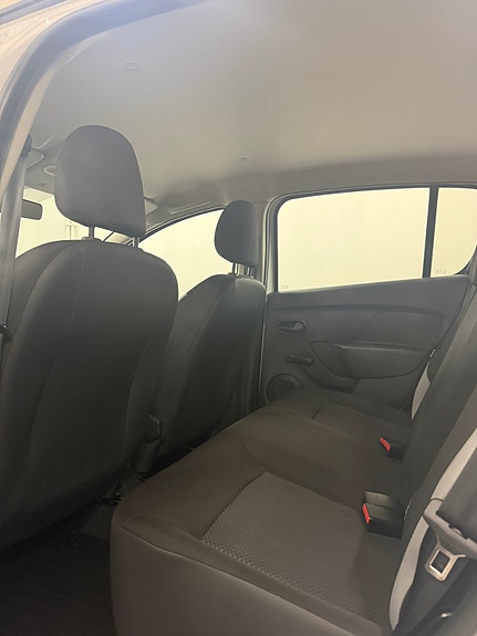 Dacia Sandero 8 of 9