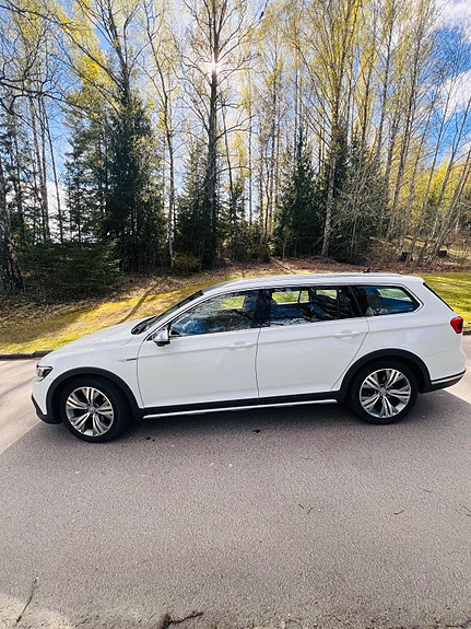 Volkswagen Passat Alltrack 4 of 13