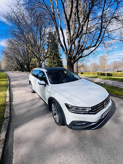 Volkswagen Passat Alltrack 3 of 13