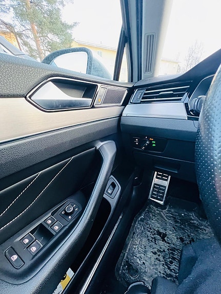 Volkswagen Passat Alltrack 11 of 13