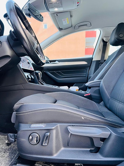 Volkswagen Passat Alltrack 10 of 13