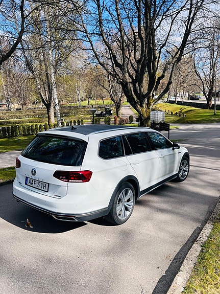Volkswagen Passat Alltrack 9 of 13