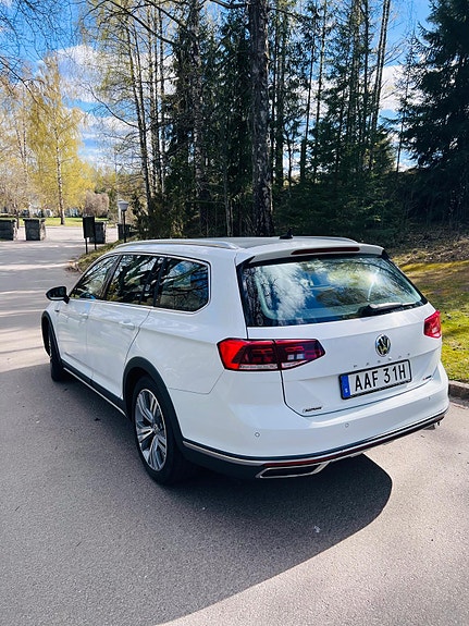 Volkswagen Passat Alltrack 8 of 13
