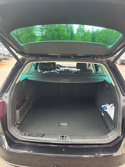 Volkswagen Passat 15 of 16