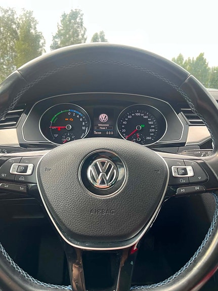 Volkswagen Passat 11 of 16