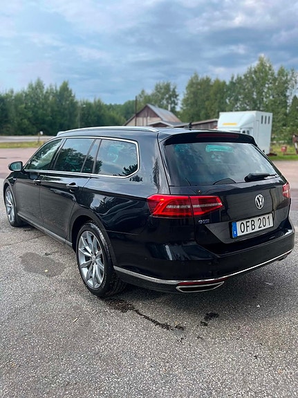 Volkswagen Passat 4 of 16