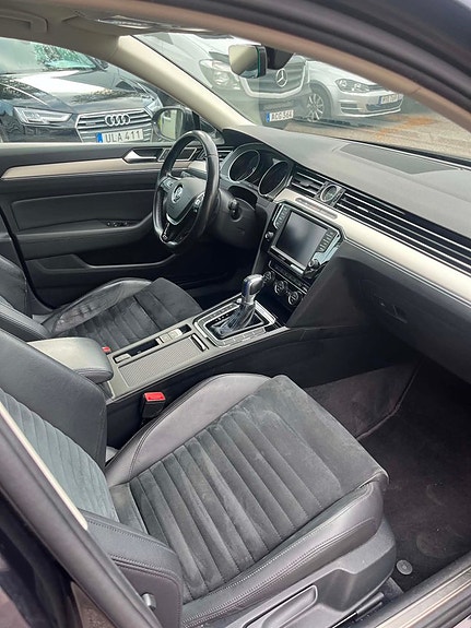 Volkswagen Passat 9 of 16