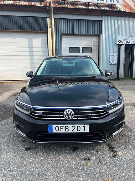 Volkswagen Passat 3 of 16