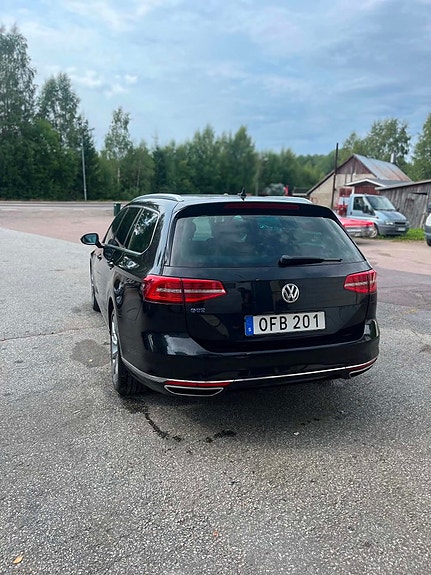 Volkswagen Passat 5 of 16