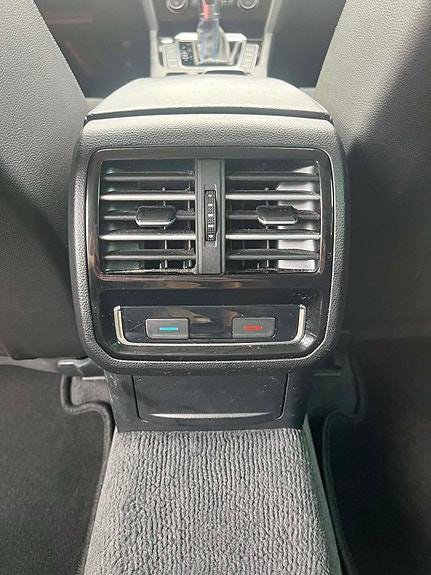 Volkswagen Passat 12 of 16