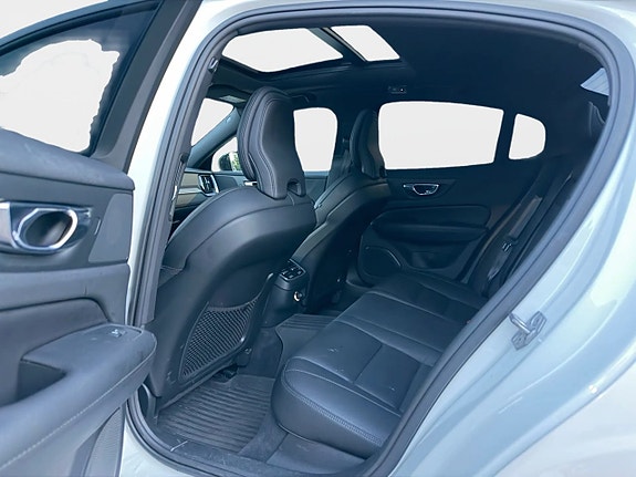 Volvo S60 26 of 30