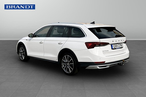 Skoda Octavia Scout 2 of 11
