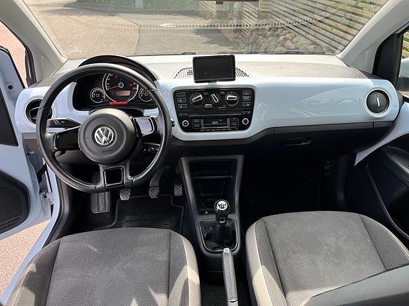 Volkswagen UP! 3 of 8