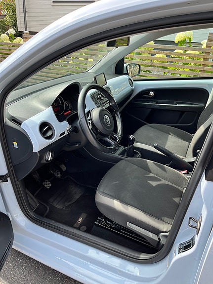 Volkswagen UP! 4 of 8