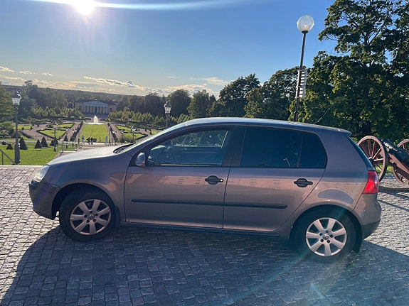 Volkswagen Golf V 2 of 3