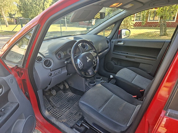 Mitsubishi Colt 2 of 4