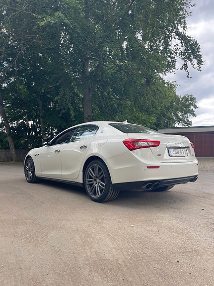 Maserati Ghibli 4 of 17
