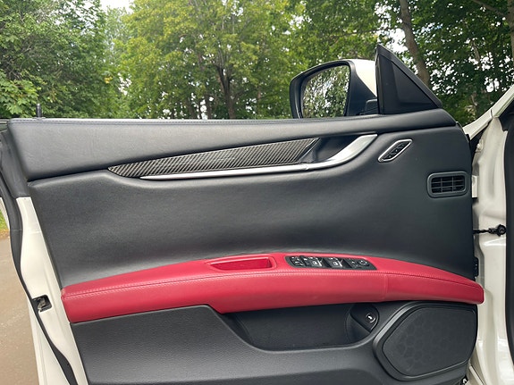 Maserati Ghibli 10 of 17
