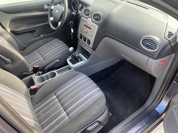 Ford Focus 9 of 14