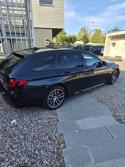 BMW 530e 3 of 6