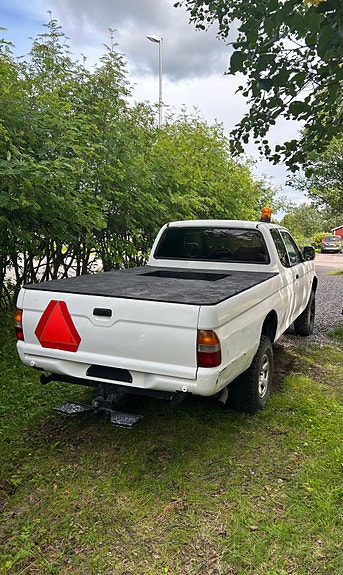 Mitsubishi L200 Club Cab 3 of 5