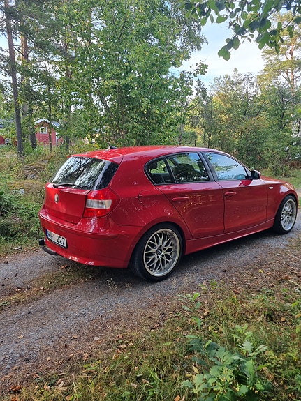BMW 116i 2 of 5