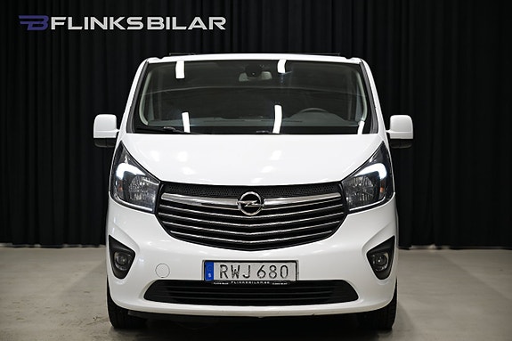 Opel Vivaro 12 of 28