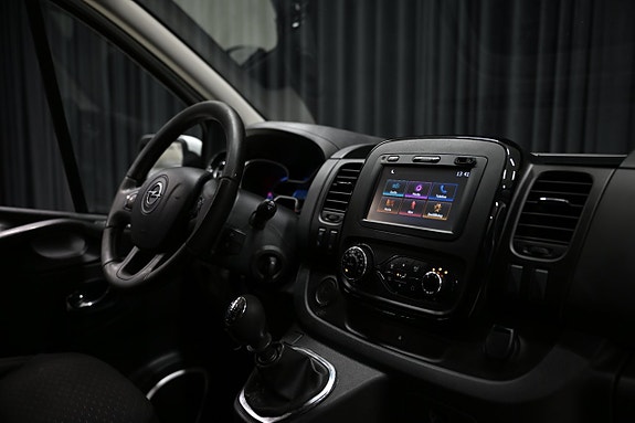 Opel Vivaro 25 of 28