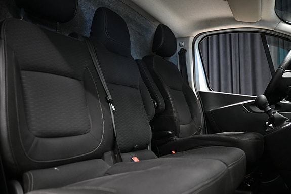 Opel Vivaro 26 of 28