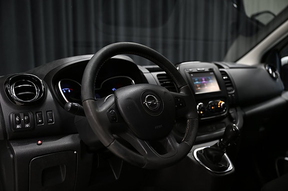 Opel Vivaro 13 of 28
