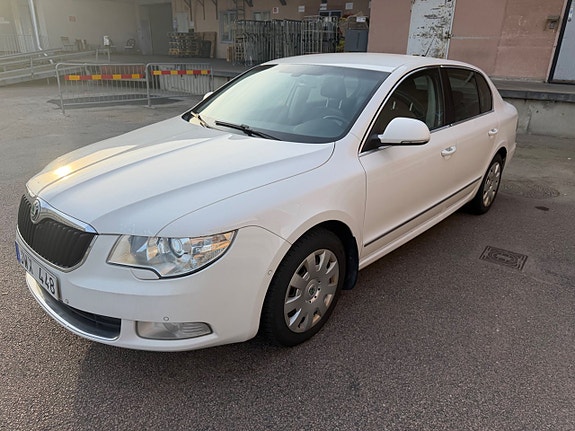 Skoda Superb 2 of 11