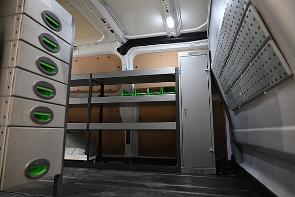 Ford Transit Custom 13 of 30