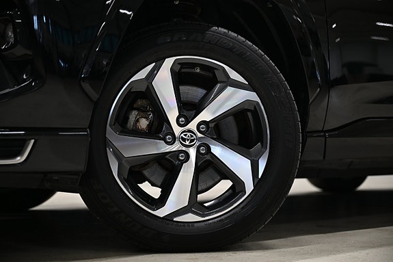 Toyota RAV4 2 of 30
