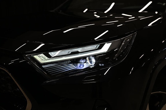 Toyota RAV4 4 of 30