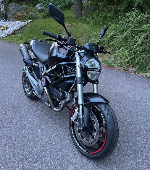 Ducati Monster 696 ABS Dark A2 3 of 3
