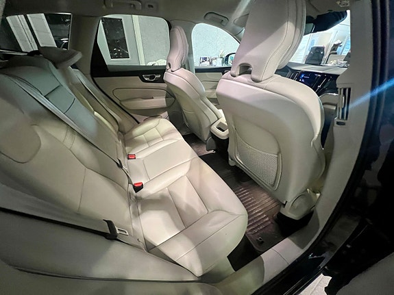 Volvo XC60 6 of 8